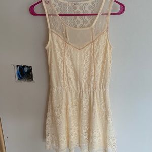 Small lace dress, missing little brown belt. Sz am